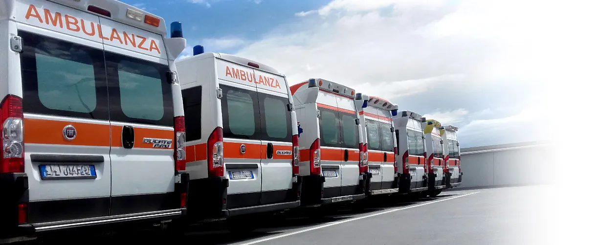 Ambulanze Orion allineate nel piazzale